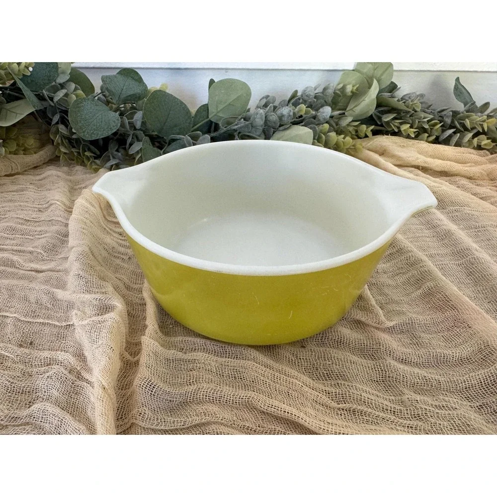 Pyrex Green Verde Round 1 1/2 pt Casserole‎ bowl 472 collectible avocado